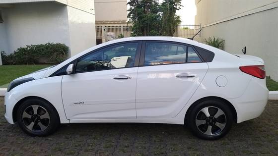 HYUNDAI HB20 1.6 COMFORT PLUS 16V FLEX 4P AUTOMÁTICO